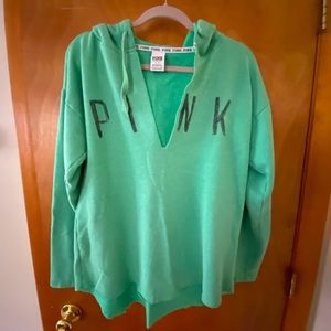 VS- pink sweatshirt. Color: Shamrock Green Size L